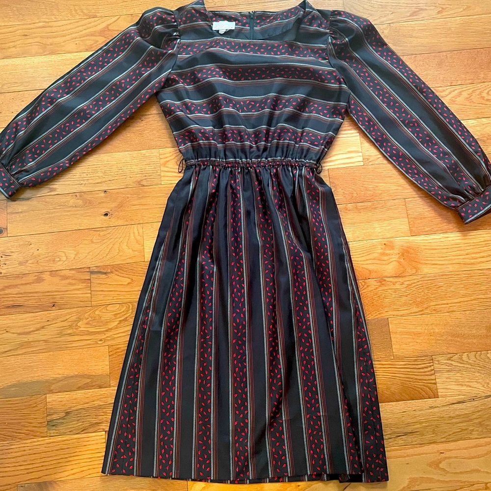 VINTAGE - Kay Windsor Dress. Size Medium.